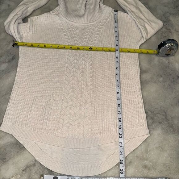 Banana Republic Cable-Knit Turtleneck Sweater. Size Small - Picture 10 of 10